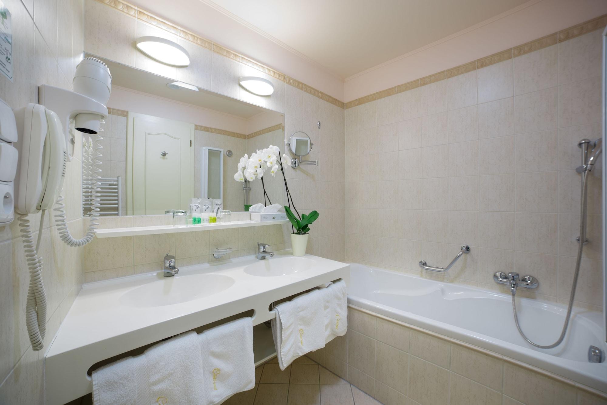 Interhotel Central Κάρλοβι Βάρι Εξωτερικό φωτογραφία