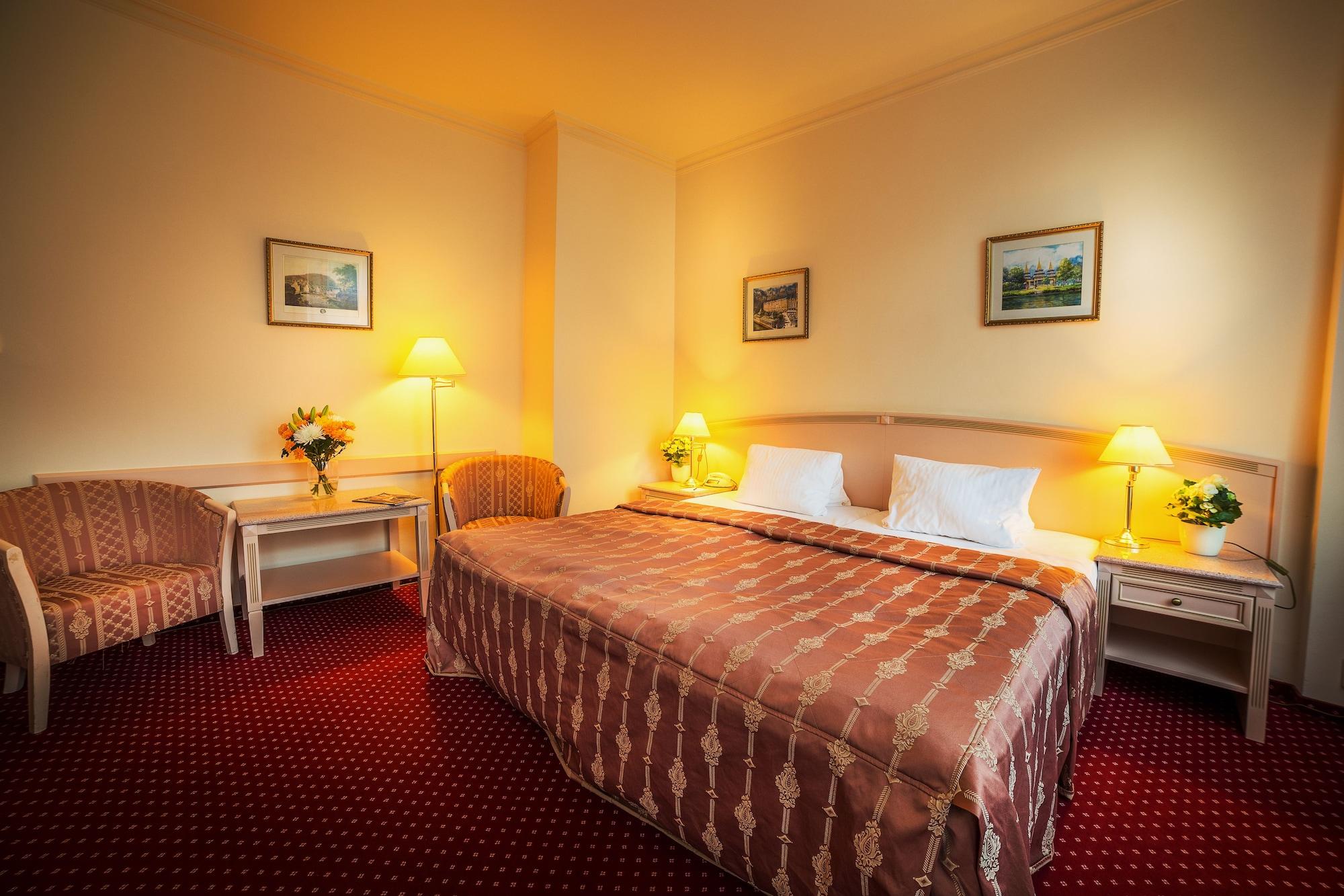 Interhotel Central Κάρλοβι Βάρι Εξωτερικό φωτογραφία