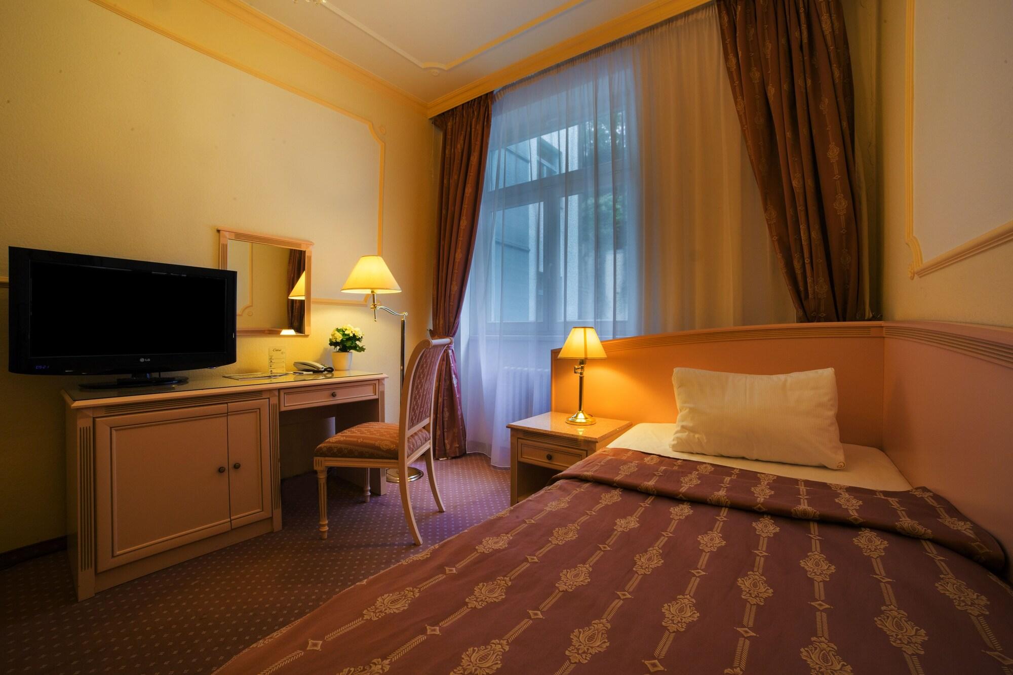 Interhotel Central Κάρλοβι Βάρι Εξωτερικό φωτογραφία