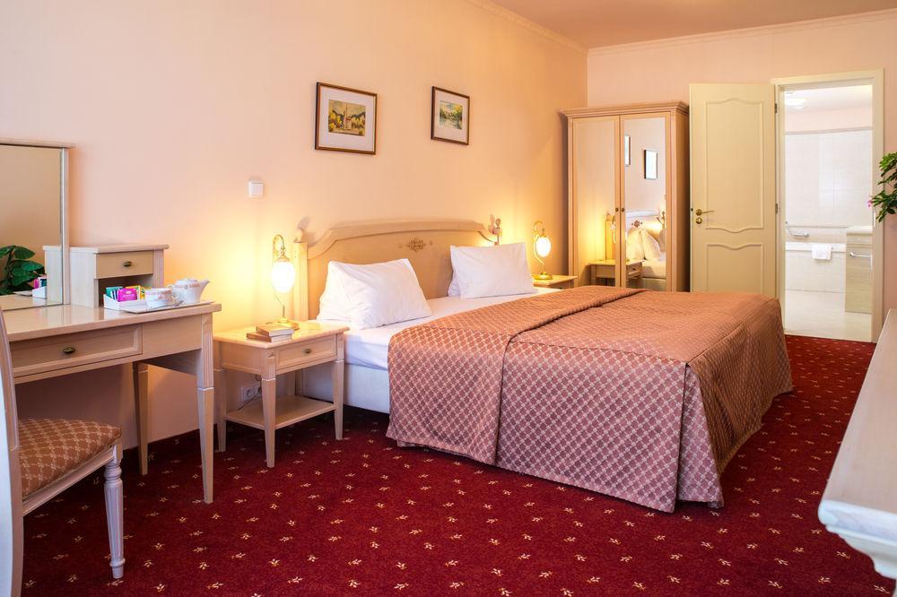 Interhotel Central Κάρλοβι Βάρι Εξωτερικό φωτογραφία