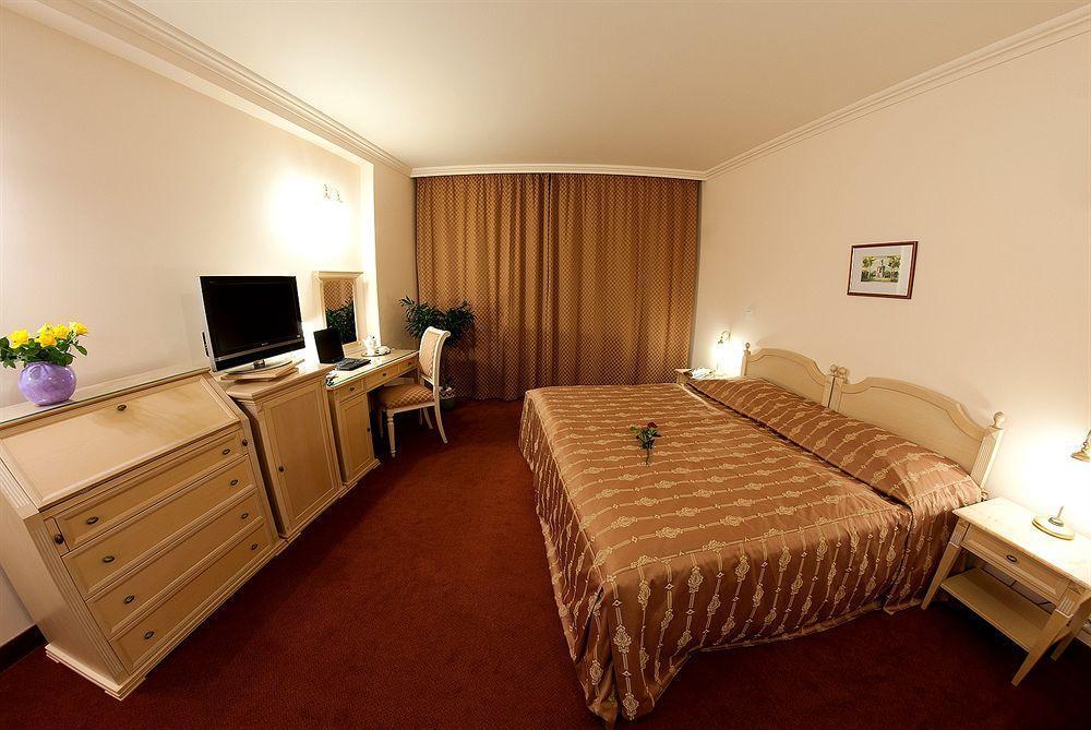 Interhotel Central Κάρλοβι Βάρι Εξωτερικό φωτογραφία