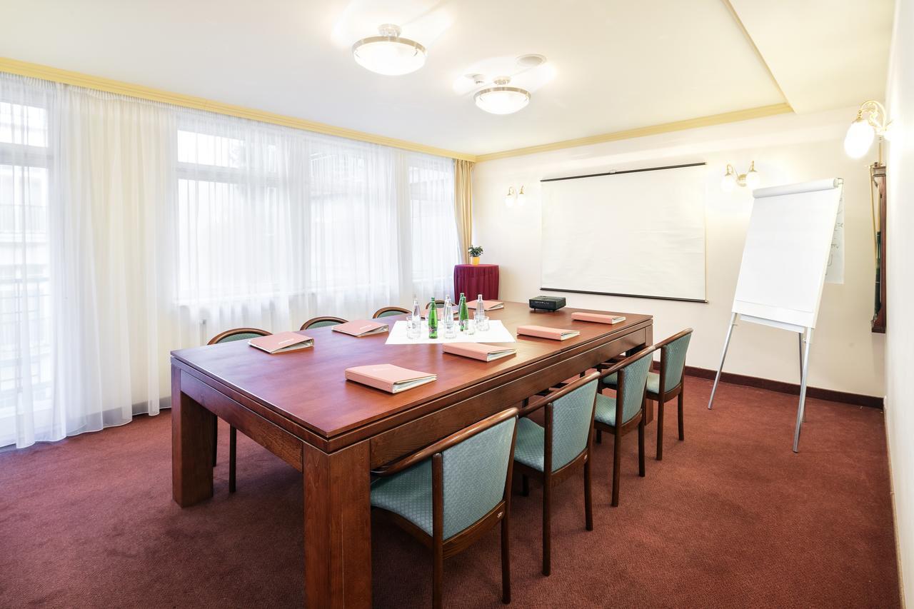 Interhotel Central Κάρλοβι Βάρι Εξωτερικό φωτογραφία