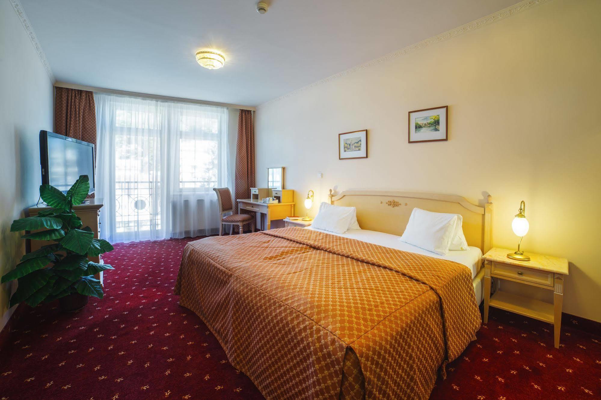 Interhotel Central Κάρλοβι Βάρι Εξωτερικό φωτογραφία